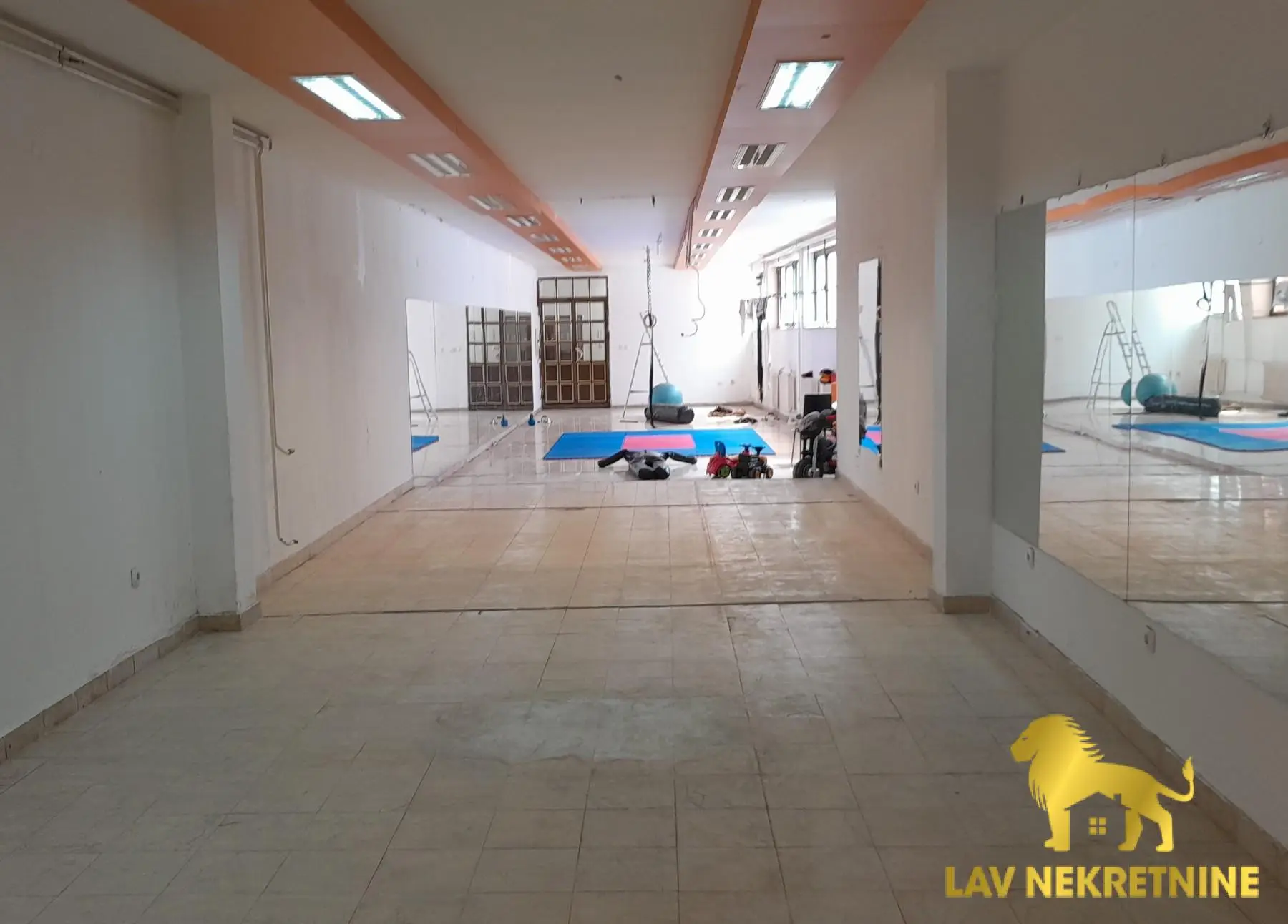 Stan - Novi Sad Bulevar - 9106178