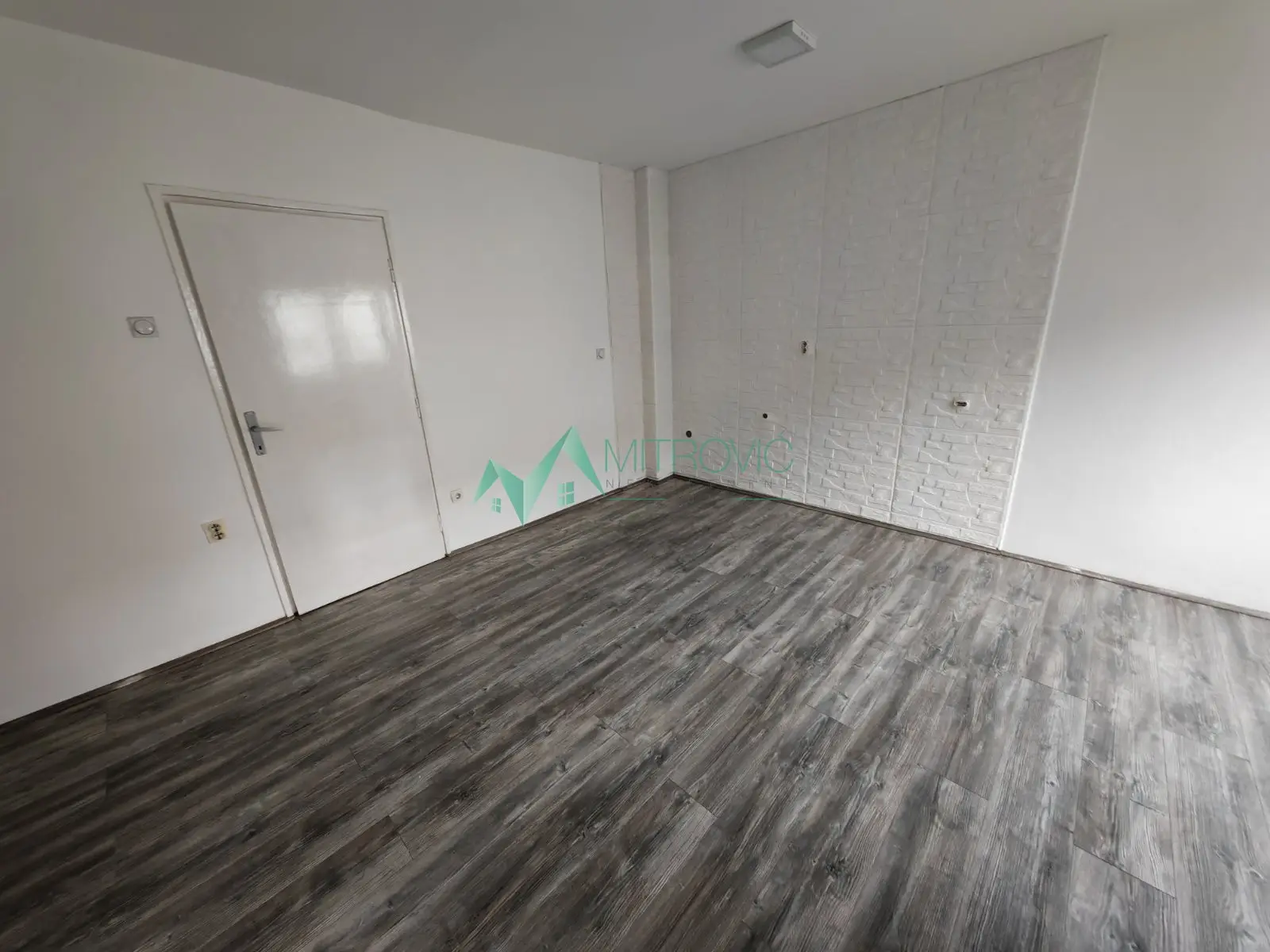 Stan - Novi Sad Železnička stanica - 9101835