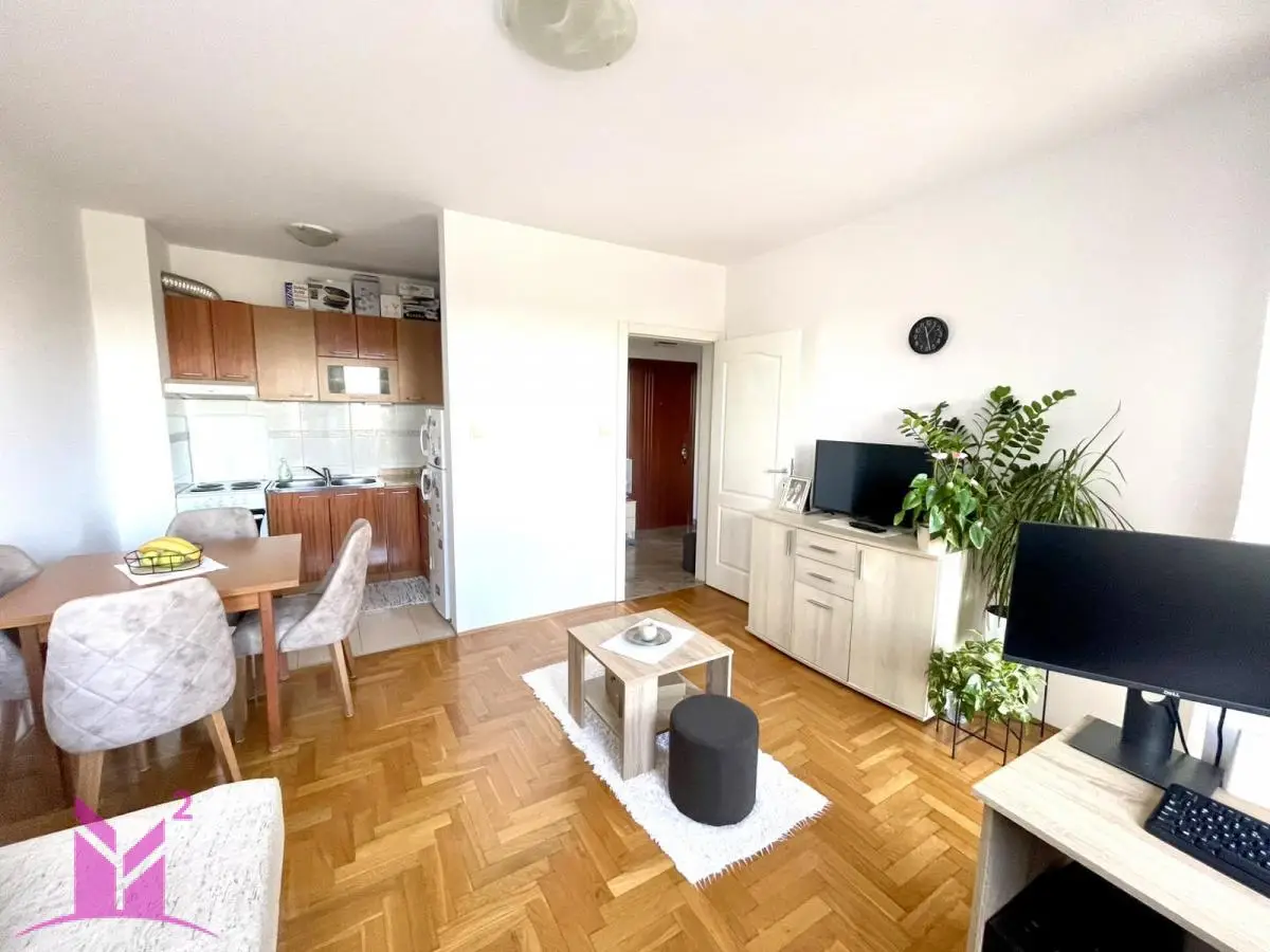 Stan - Novi Sad Železnička stanica - 2126