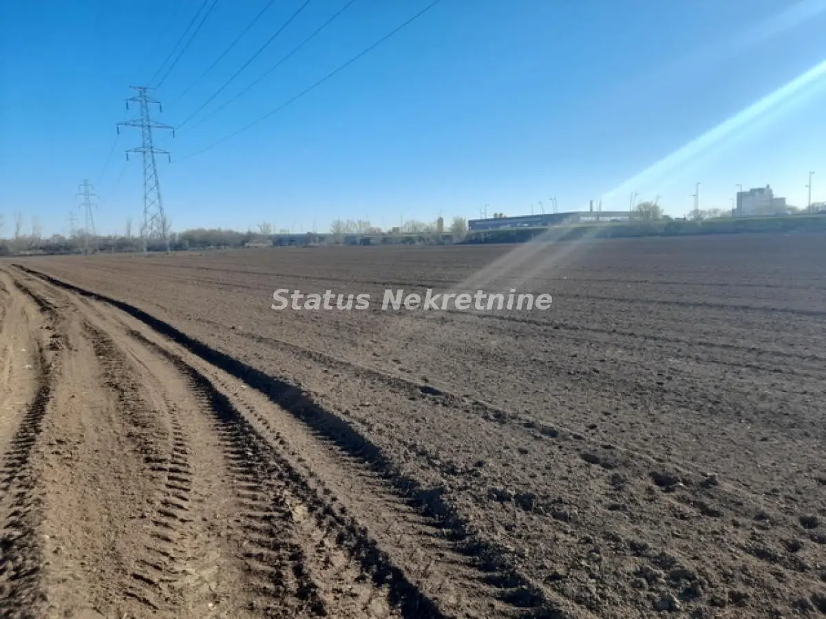 Plac - Novi Sad Bulevar Evrope - 21706