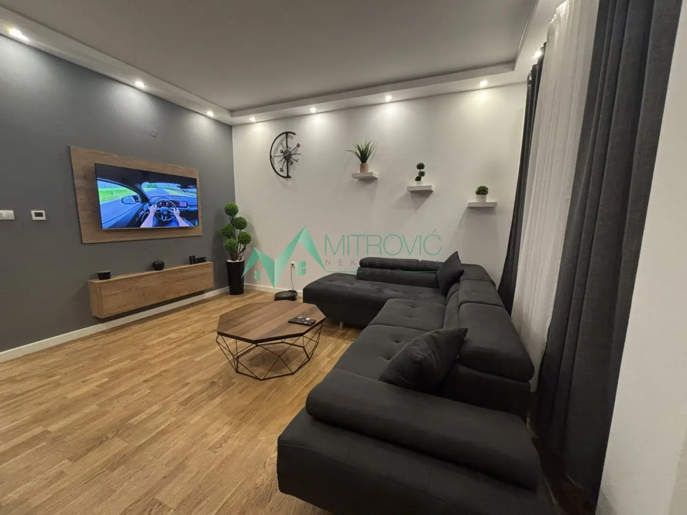 Stan - Petrovaradin (Novi Sad) Petrovaradin - 1003895