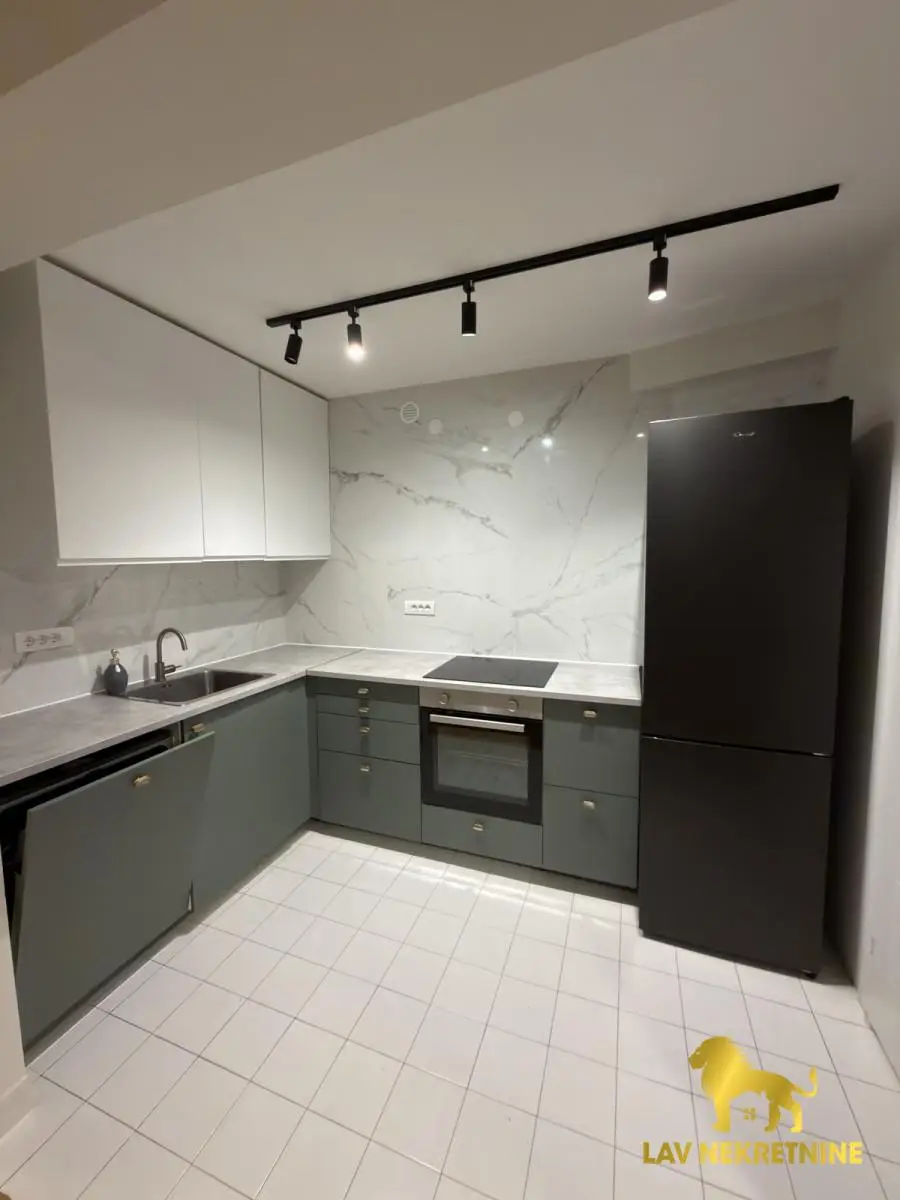 Stan - Novi Sad Bulevar - 9107232