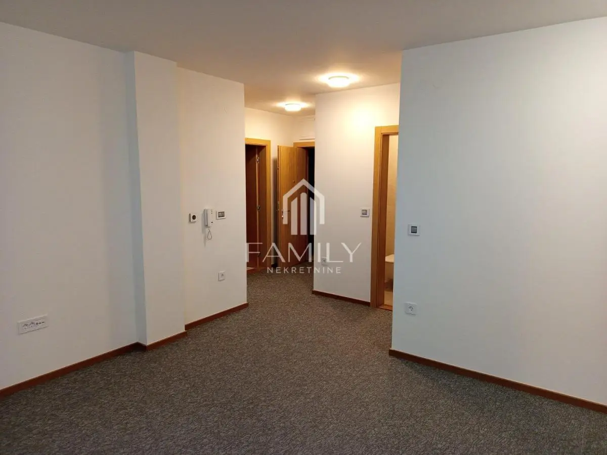 Lokal - Novi Sad Adamovićevo naselje - 4163