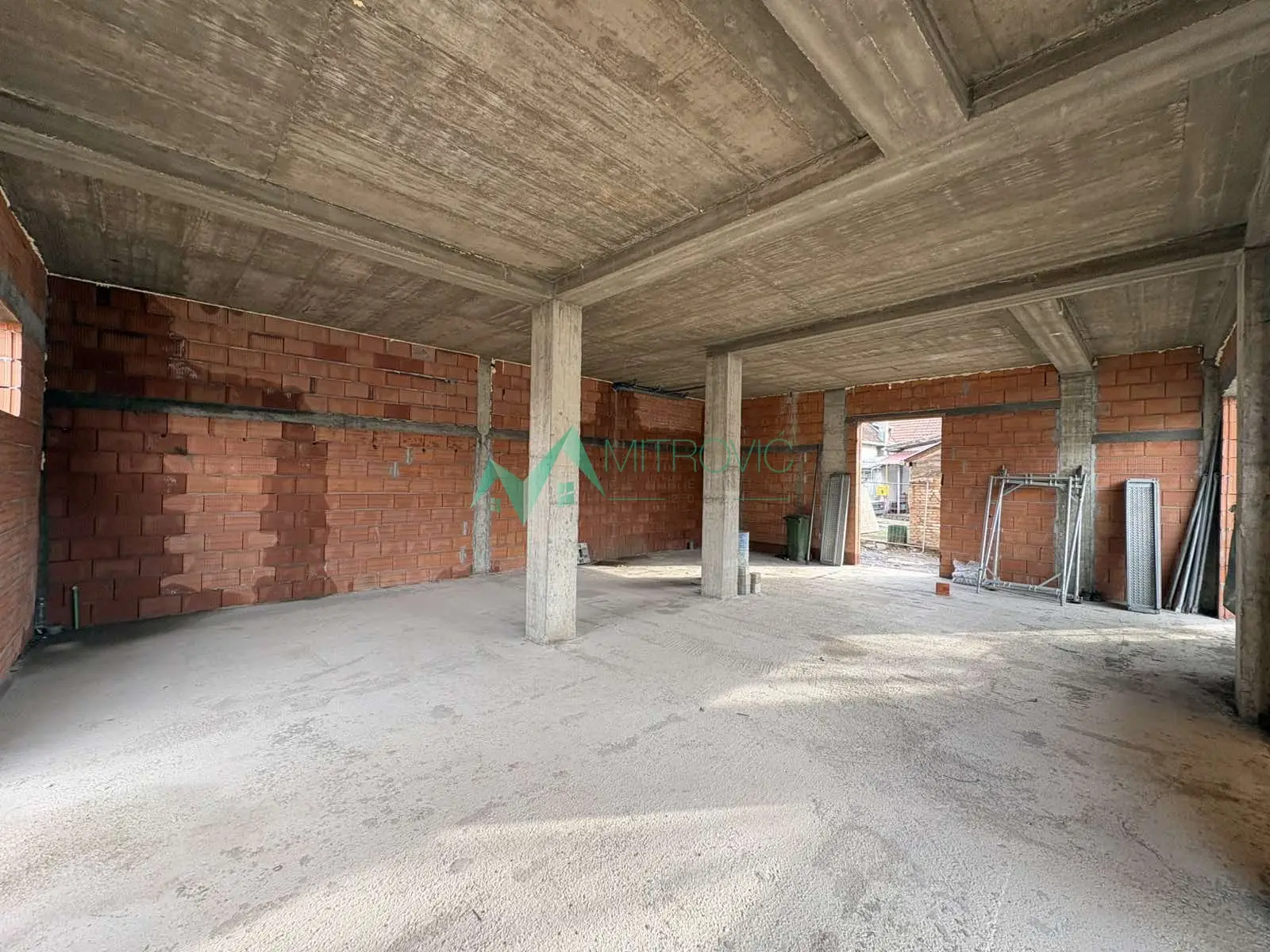 Lokal - Petrovaradin (Novi Sad) Petrovaradin - 8000118