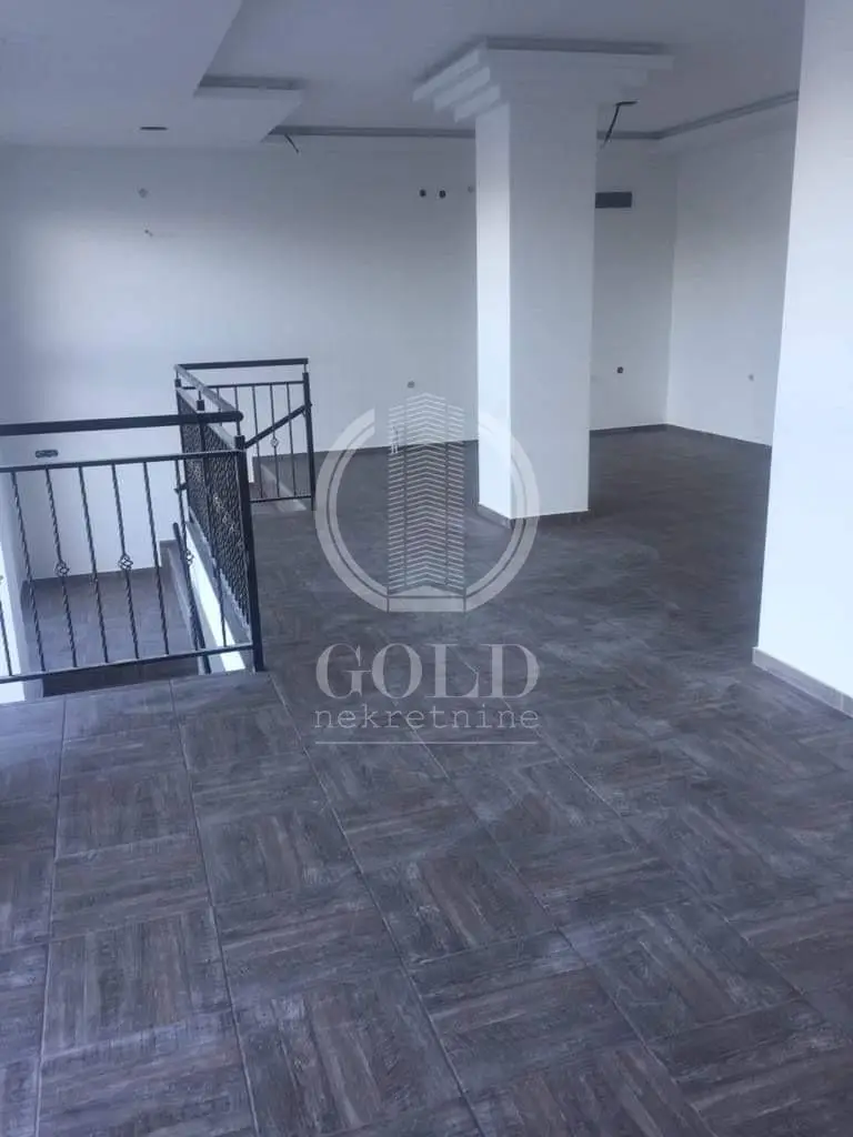 Lokal - Novi Sad Bulevar patrijarha Pavla - 204005433