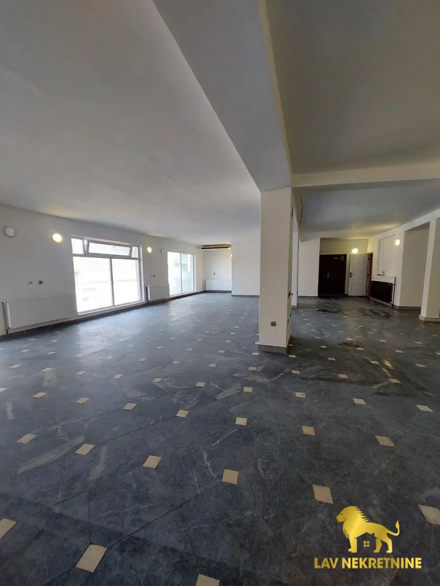 Near Temerinska market. Arrangement of the space can be negotiated. Contact:&nbsp;062 7445 42 (messages only, send