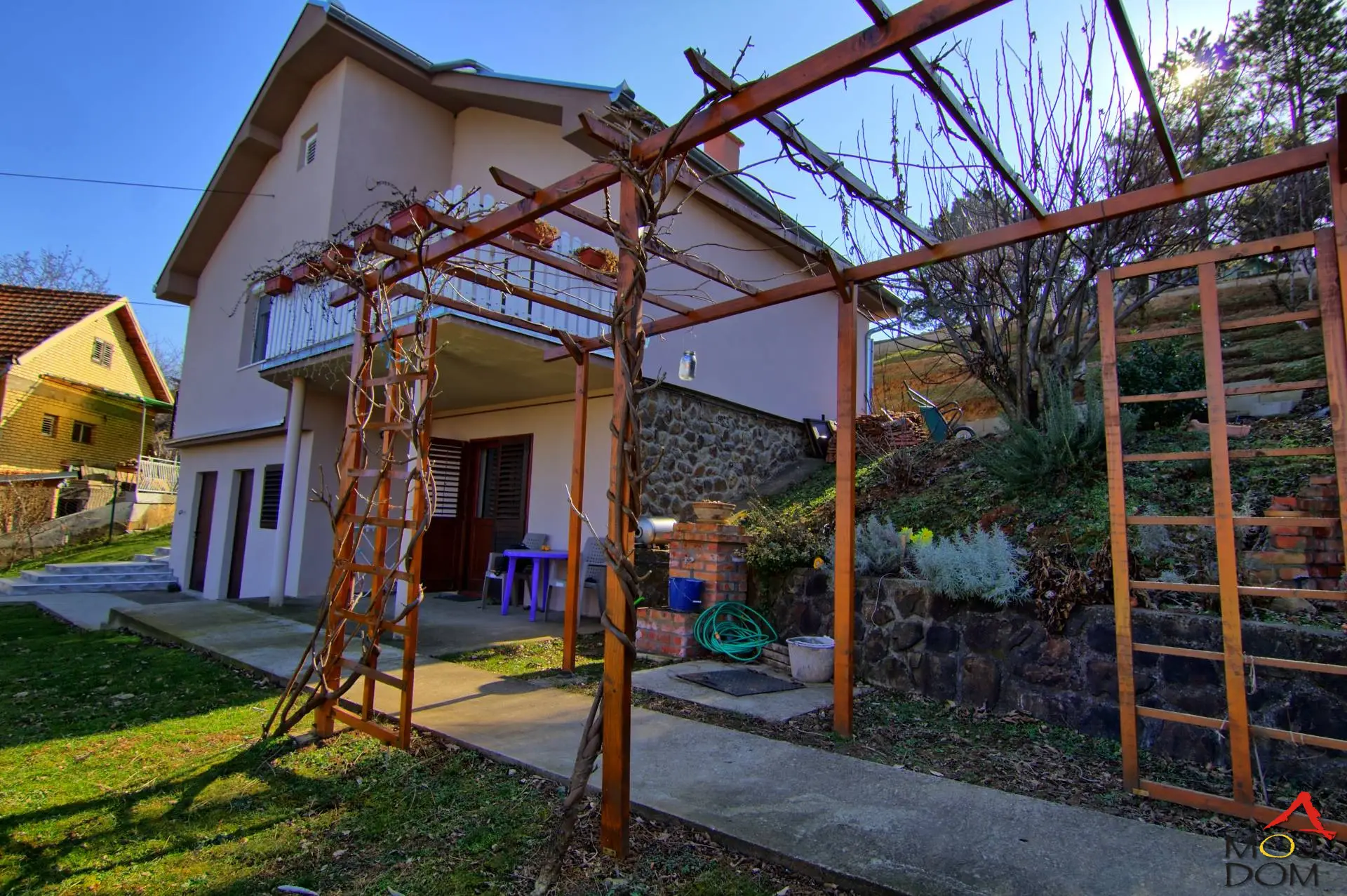 We are selling an excellent family house/weekend home at Bare in Čerević.

The house was built in the early 2000s, but remained unfinished until 2022 when the current owner completed the final works and installed central gas heating, making the house