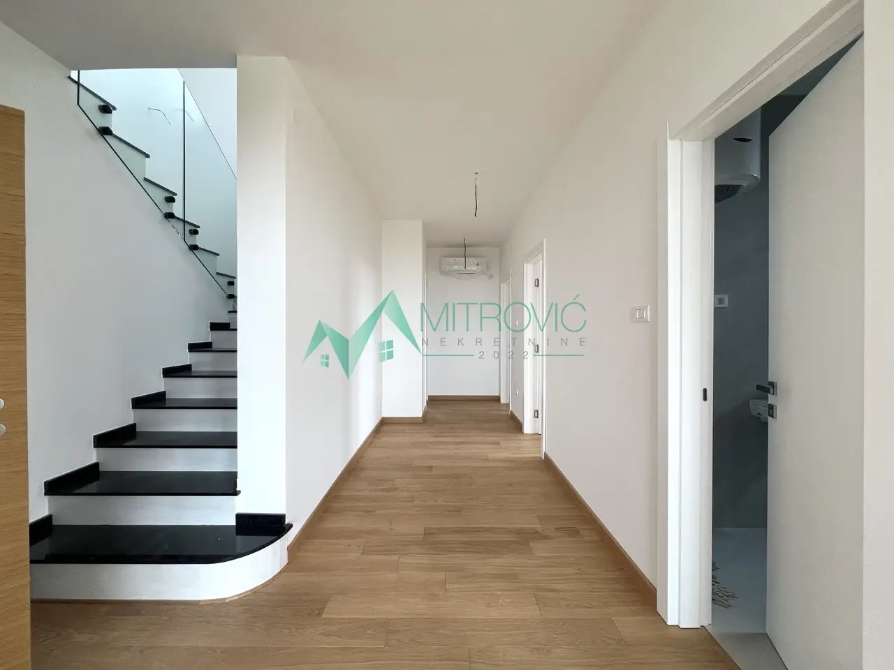 Sremska Kamenica/Mišeluk, urban villa