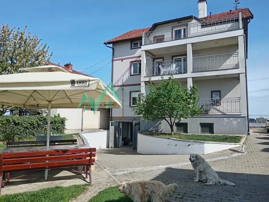 Kać, family residential building with a commercial space!