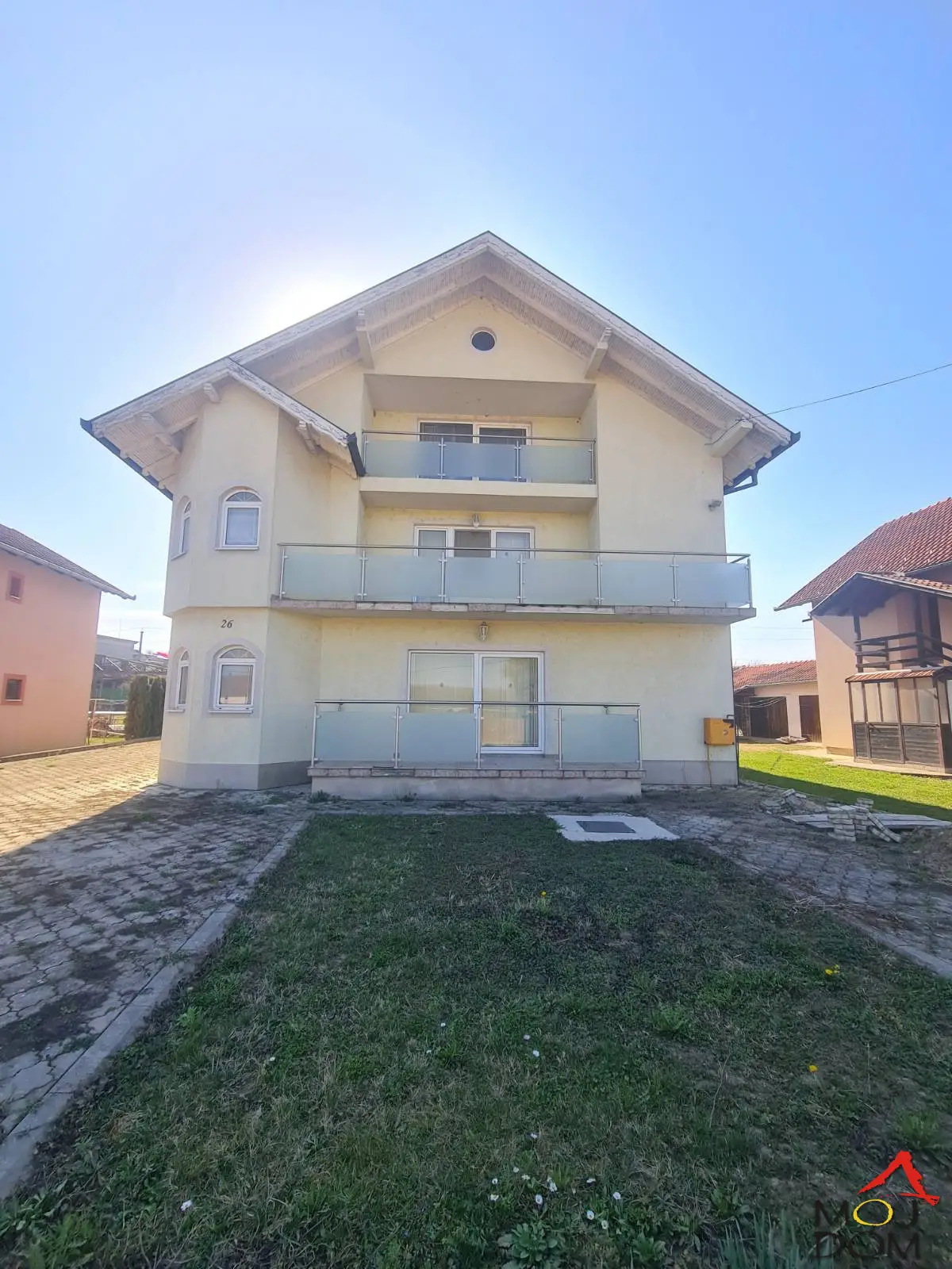 There are houses you buy for the address – and there are houses you choose for the lifestyle they offer. This property belongs to the latter category.

In the quieter part of Petrovaradin, in the Sadovi neighborhood, there is a family house that offe