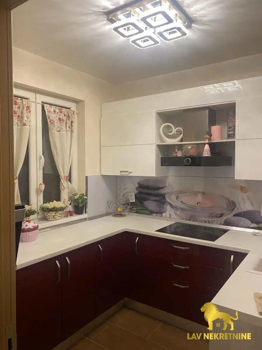 For sale in new construction, (Novo Naselje–Bate Brkića) modern, luxuriously equipped duplex&nbsp;of 127 square meters, 4.5 rooms, uk