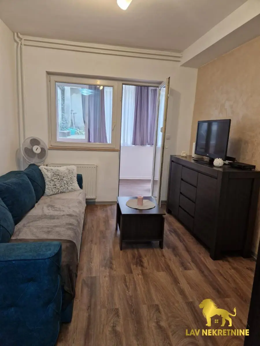 Fully equipped apartment for sale on the ground floor of a building in Branislava Nušića. Immediate proximity to the Boulevard, Fair, city center