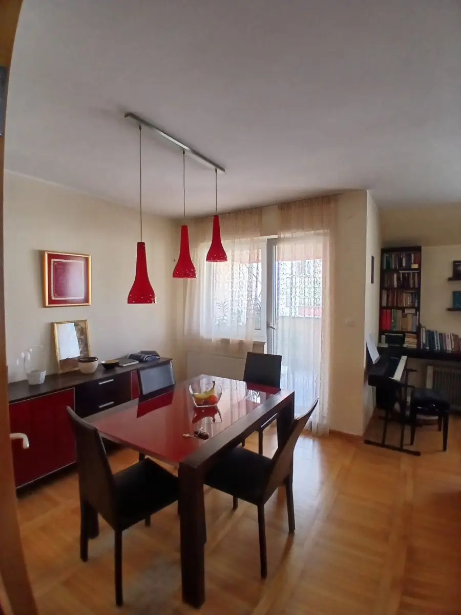 NOVI SAD.SAJAM.ČETVOROSOBAN STAN.PRODAJE SE NAMEŠTEN.TRI NIVOA, TRI MOKRA ČVORA.POGODAN ZA IZDAVANJE(Svet nekretnine,