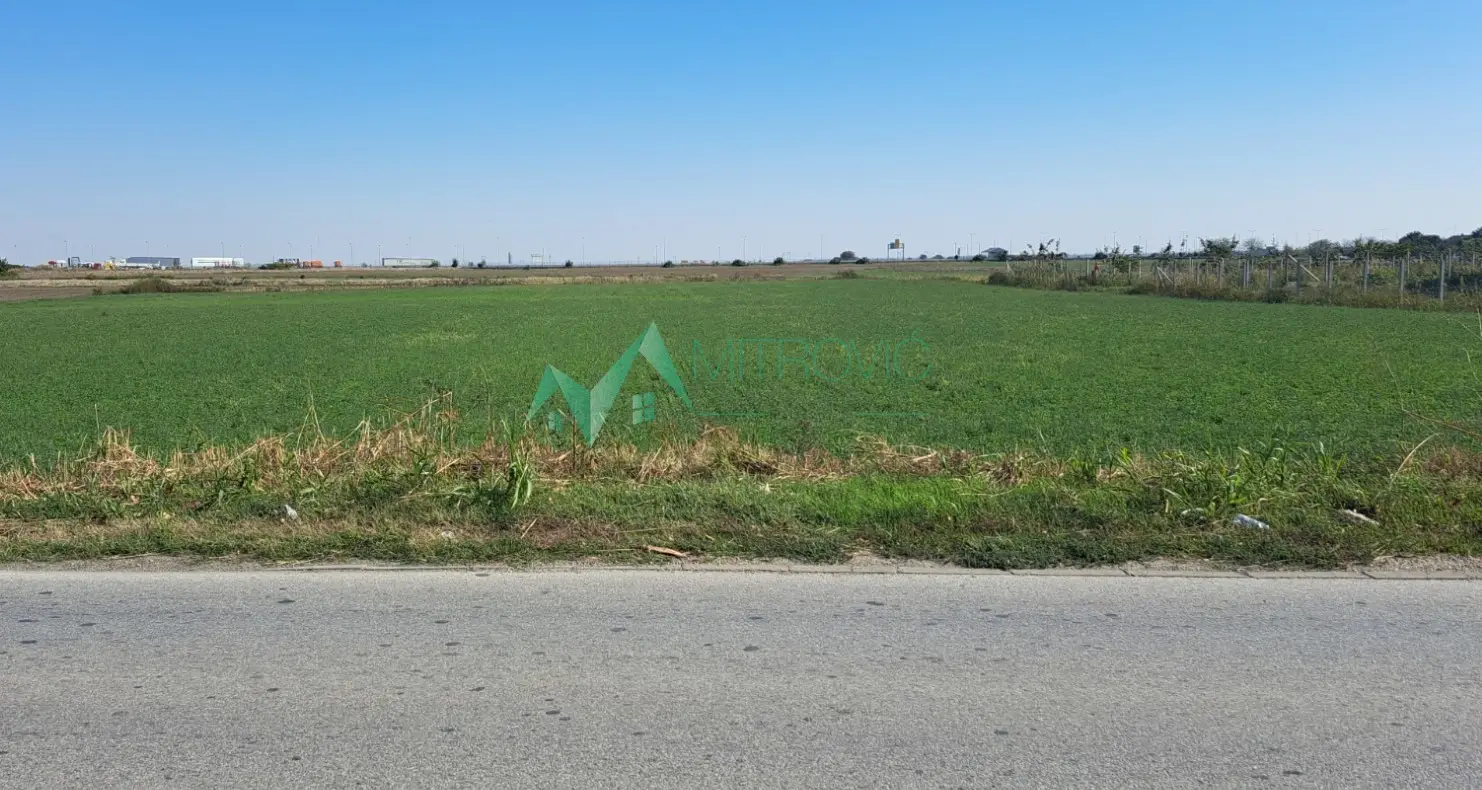 Kovilj, land in the construction zone - 13,165m2. Near the highway!