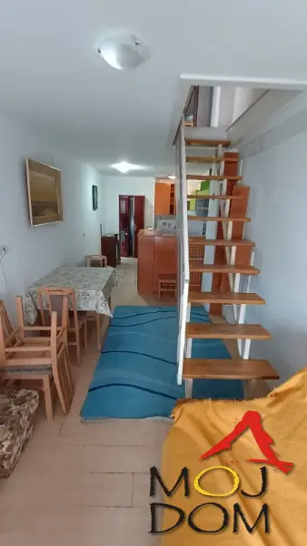 Apartment for rent in the city center – ideal for students, excellent connectivity and functional space

Moj Dom Agency offers for rent an excellent apartment in the very center of the city. The apartment is located in an exceptional location with top connectivity to all parts