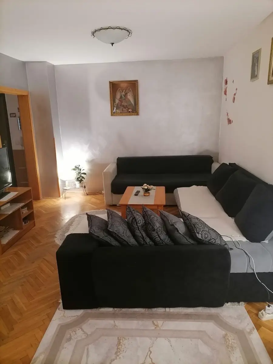 Bačka Palanka-center-new building-excellent apartment in the strict center, fully furnished with all belongings included. Parking avai