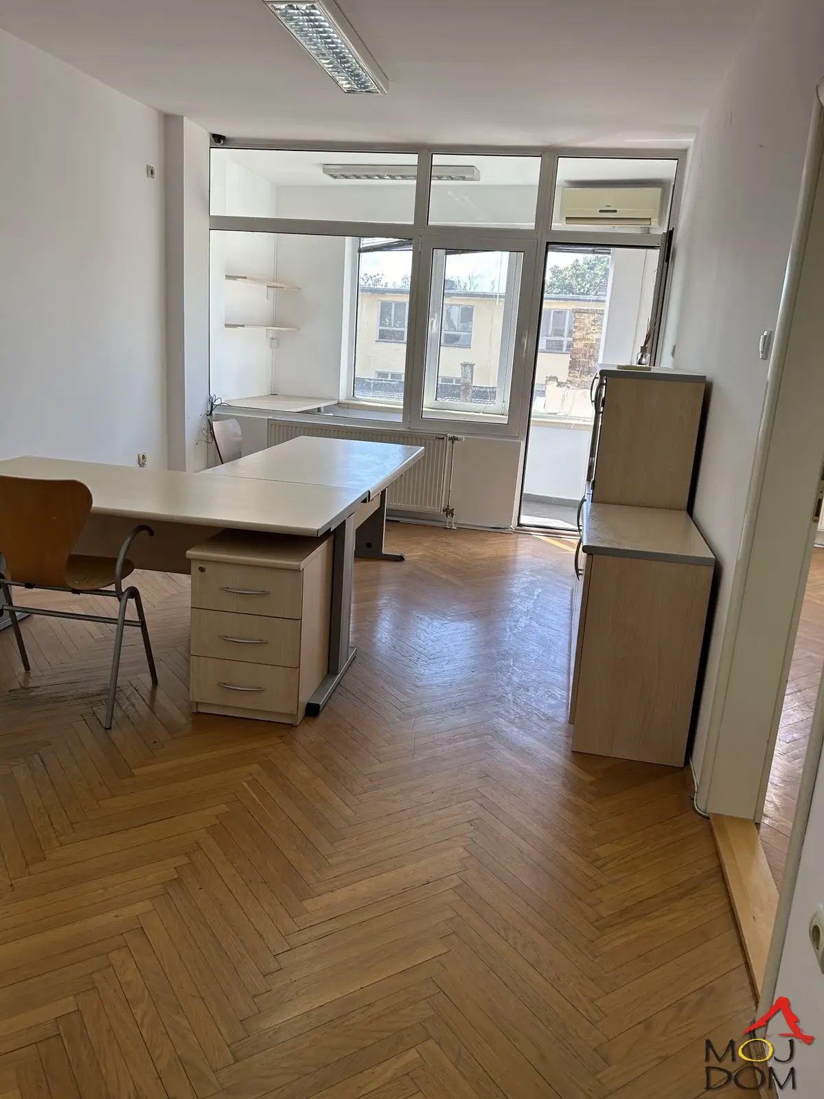 For rent – commercial/residential space of 46 m² on Bulevar Oslobođenja, ideal for business or living | €400

A multifunctional space of 46 m² is for rent, registered as commercial space, but it is fully adapted for comfortable living as well.