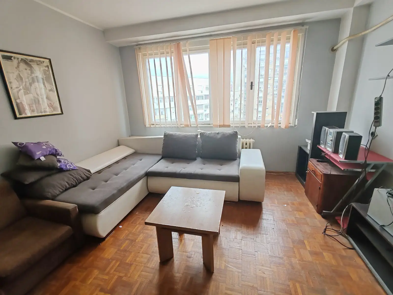 <p>Novi Sad, Grbavica, near Vojvodina stadium, classic one-room apartment, original condition, needs investment, balcony, elevator. Bl