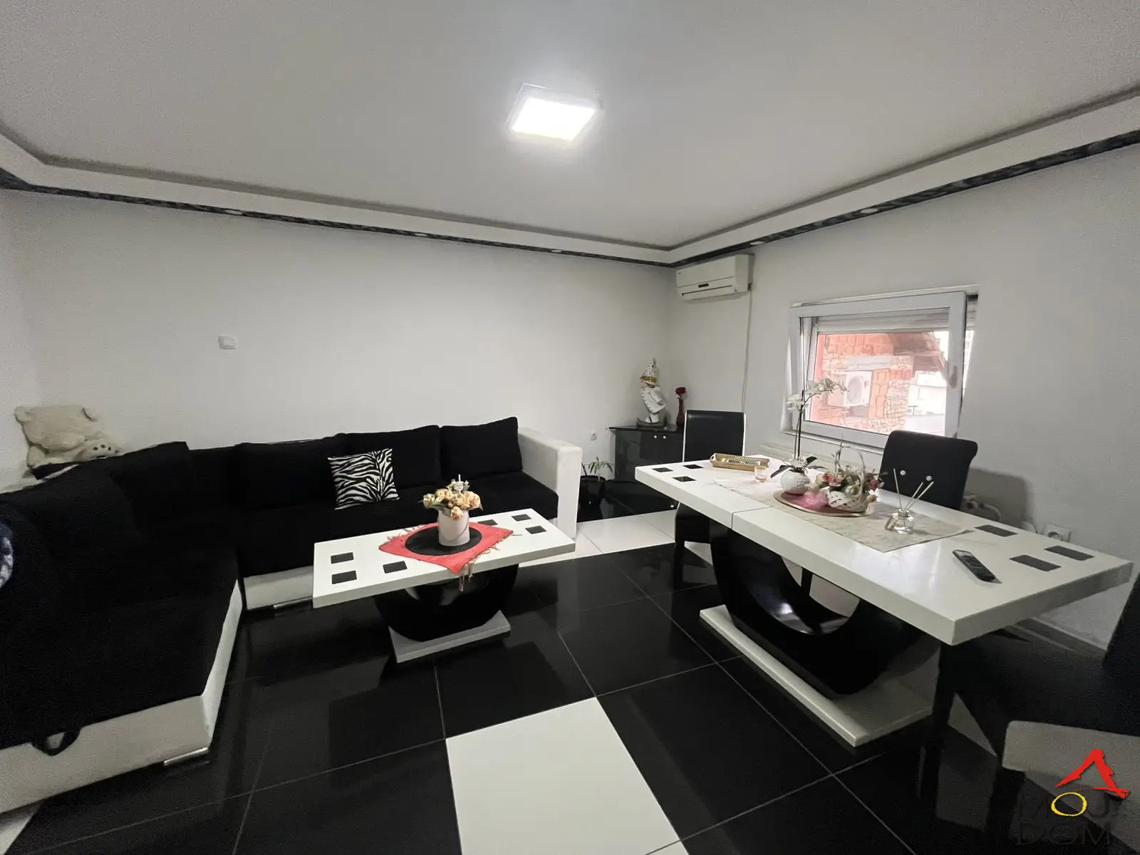 Apartment for rent in Petrovaradin, in a good location. Four-room apartment with a large terrace. The apartment is spacious, ideal for a family. Living room with kitchen, three bedrooms, two bathrooms. Access to the terrace is from the bedroom. A deposit is required.