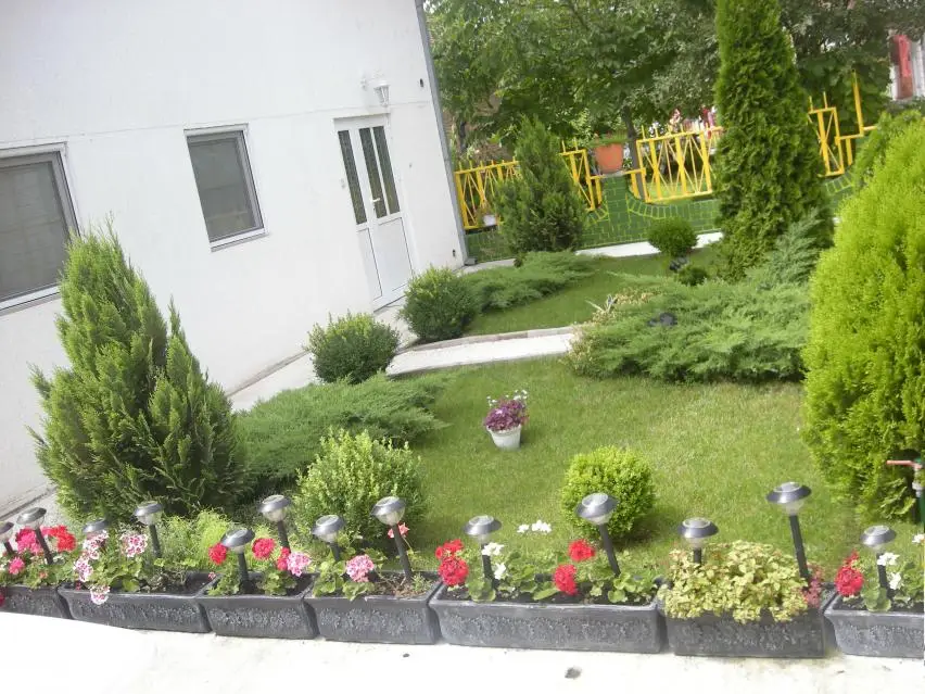 Novi Sad,Klisa,Porodicna kuca-N. Sad. Struktura 5.0, Novija, potpuno opremljena kuca stambene površine 200m2 u osnovi 9