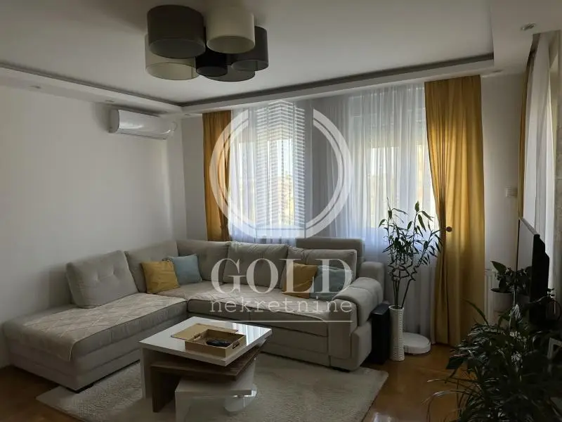 Exclusive Offer: Beautifully Renovated Two and a Half Room Apartment on Bulevar P. Pavla ID#6266