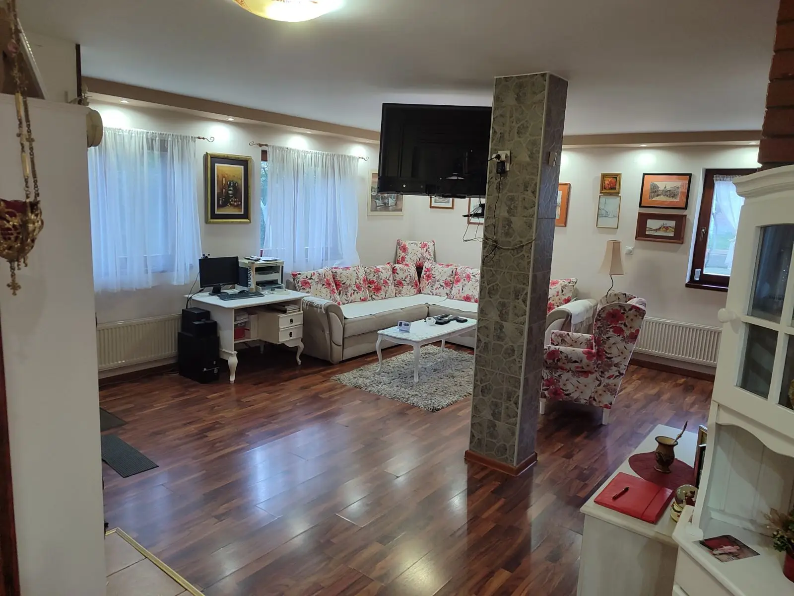 Novi Sad, Ledinci, two-story family house, living area on the ground floor, spacious two-room unit, there are two apartments upstairs, which can be