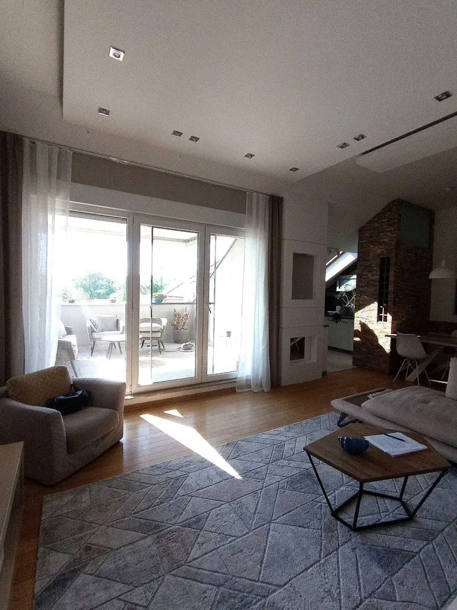 <p>Novi Sad, Telep right next to Liman</p><p>for sale penthouse with separate entrance in which there is an apartment of 104m2 and a studio</p>