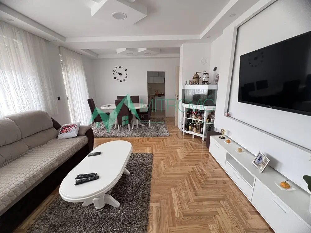 Petrovaradin - House on 4 levels total area about 400 m + gazebo + warehouse -