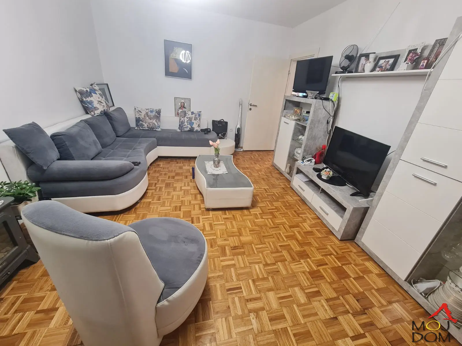 Novi Sad - Avijacija
Registered property 1/1 located in one of the most beautiful locations for a peaceful and family life. This brick facade building is situated in the Avijacija neighborhood, right next to a school and kindergarten.

The apartment on the second floor offers