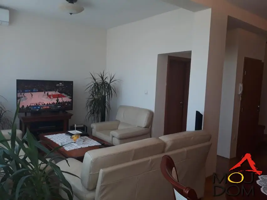 Discover the luxury of a four-room duplex apartment of 148 m² in the heart of Novi Sad! This property is ideal for families and professionals seeking comfort and functionality near the business center of the city.
The apartment stands out with a spacious layout and two ter
