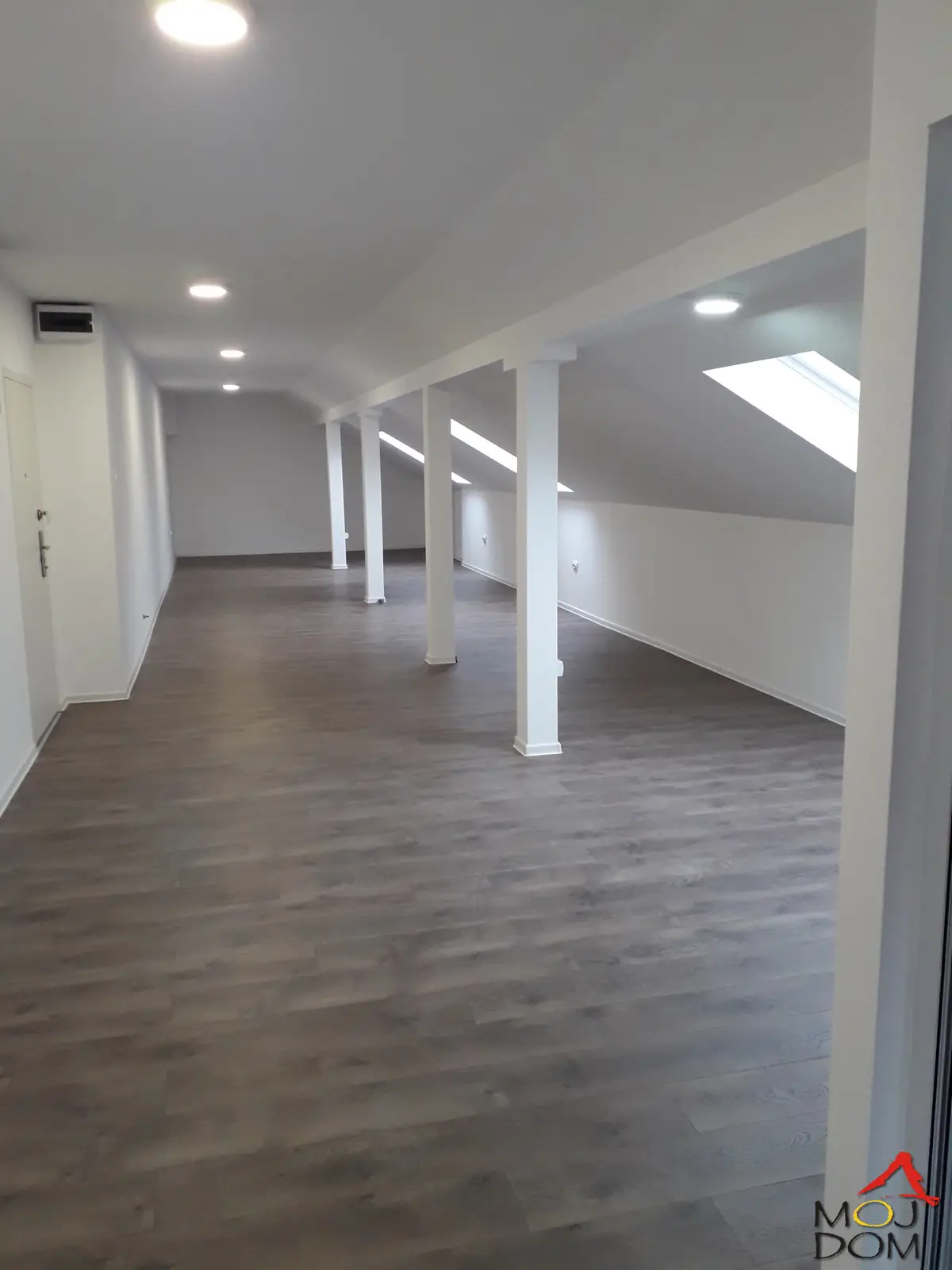Commercial space for rent – near Sheraton Hotel

An 89 m² commercial space is available for rent, located in an exceptional area right next to the Sheraton Hotel. The space consists of one large, open room, making it ideal for various purposes.