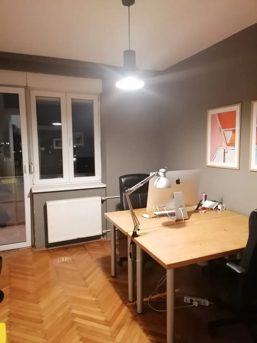 <p>Novi Sad, Strogi Centar, renoviran stan na trećem spratu .sve renovirano, cevi, fasadna stolarija, radijatori... Dva