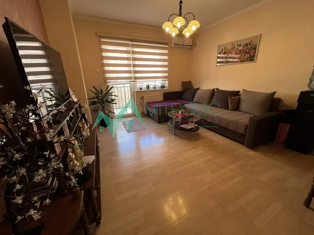 Novi Sad, Nova Detelinara - Bright, well-organized three-room apartment with parking space!