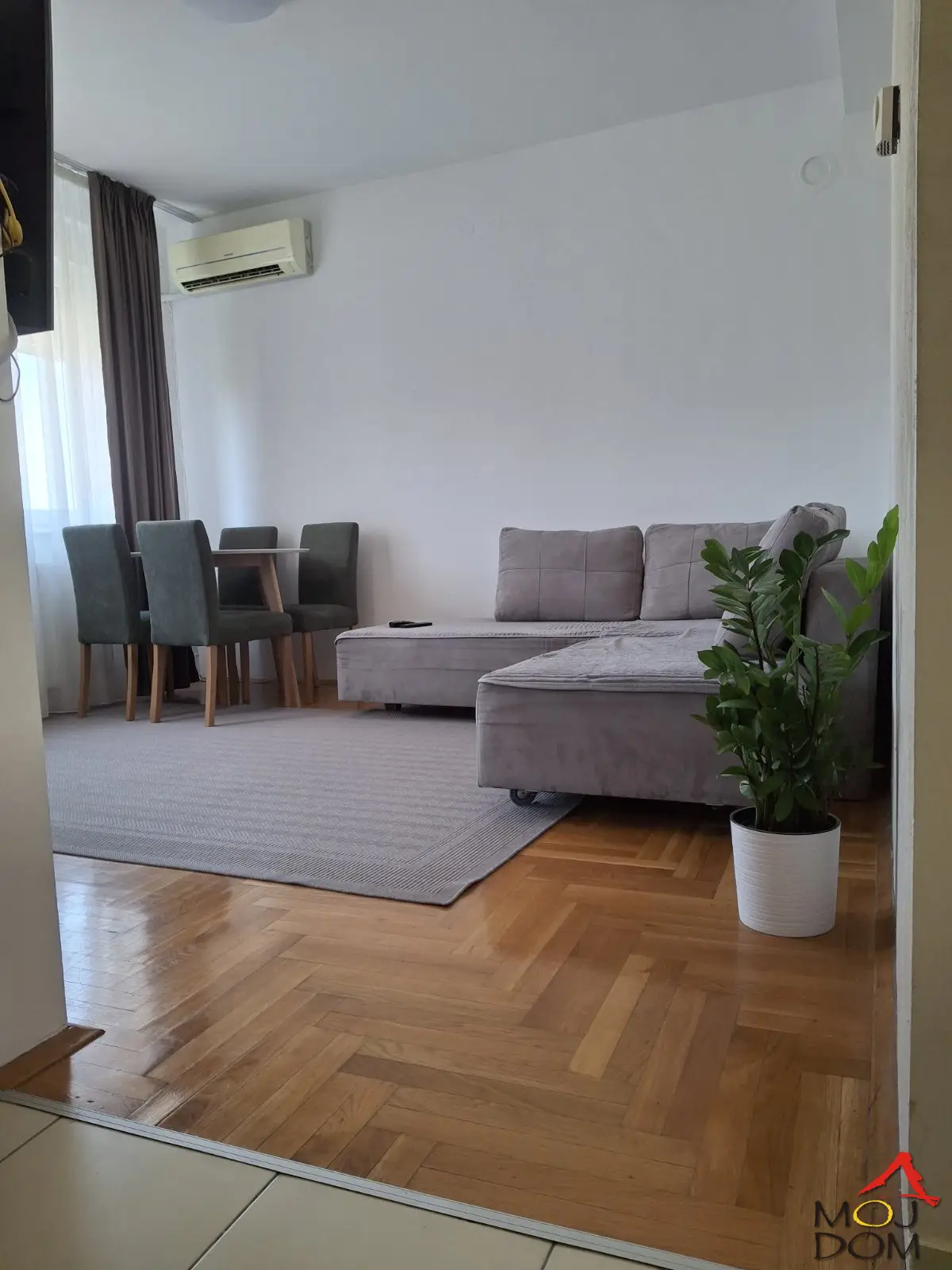 Fully furnished three-room apartment for sale 57 m² – Banatić, Novi Sad

This property is an excellent choice both for family living and as a secure investment for renting out, thanks to its good location and practical layout.

The apartment is from