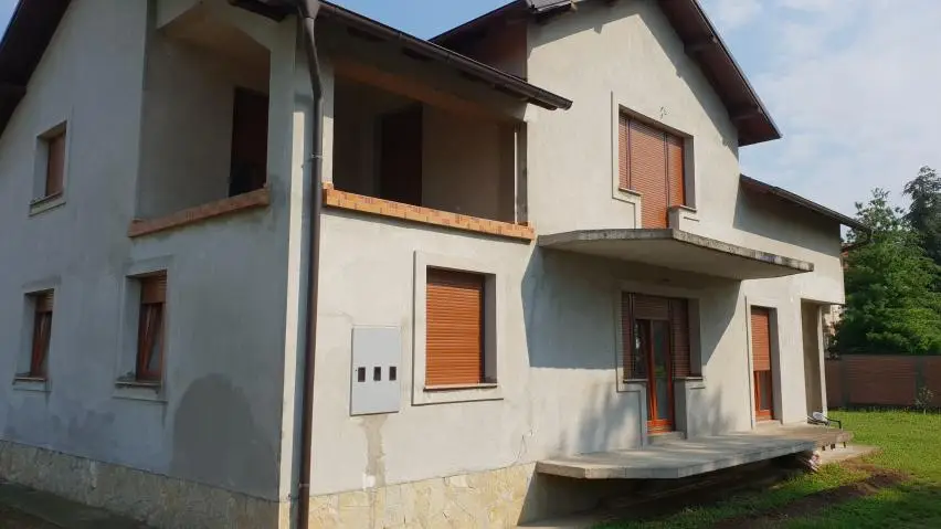 Novi Sad, Tatarsko Brdo in Sremska Kamenica, Exceptionally built house on Tatarsko brdo on two levels. First level is a three-