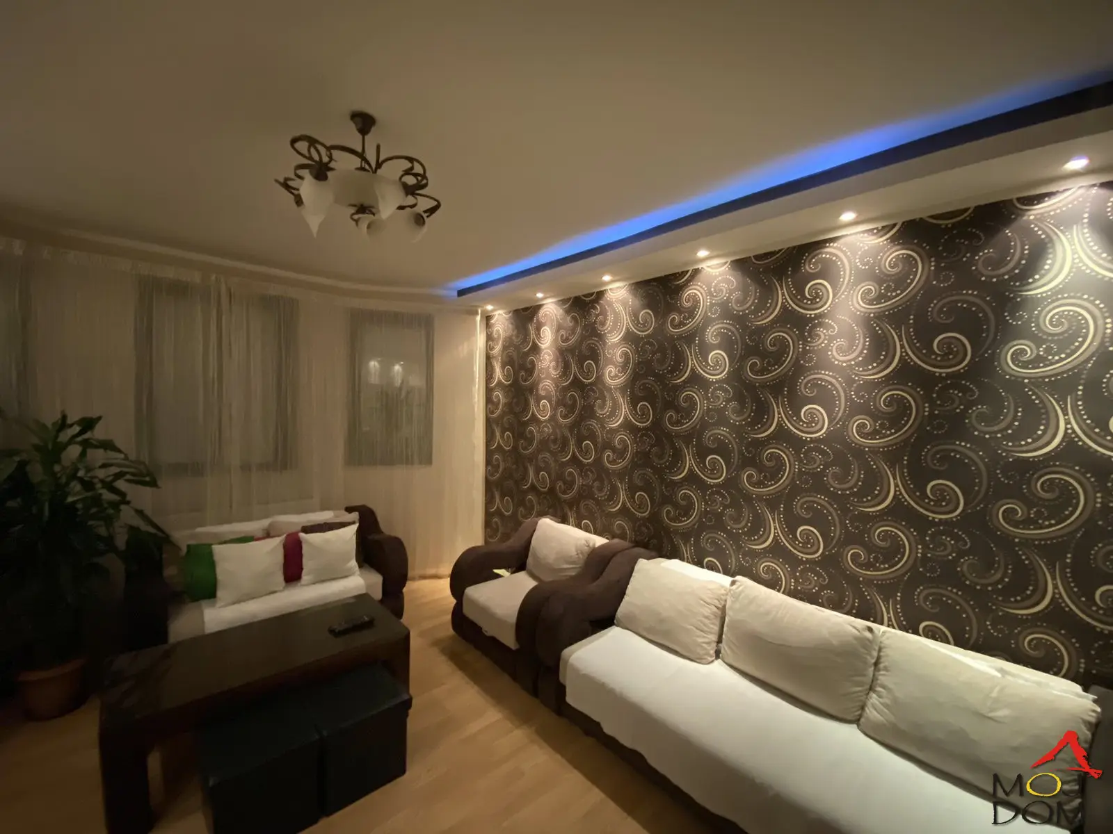 We offer you an exceptional house that provides the perfect combination of luxury and practicality. Located in the most desirable location in the city, this peaceful place is literally a step away from the city center. This spacious house is ideal for families,