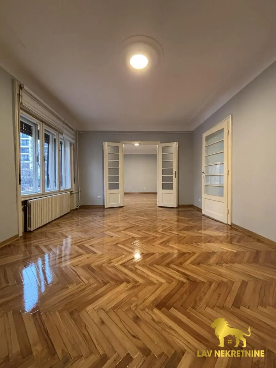 In the very heart of Novi Sad, in the prestigious Radnička Street in the Old Town, we present a salon apartment that