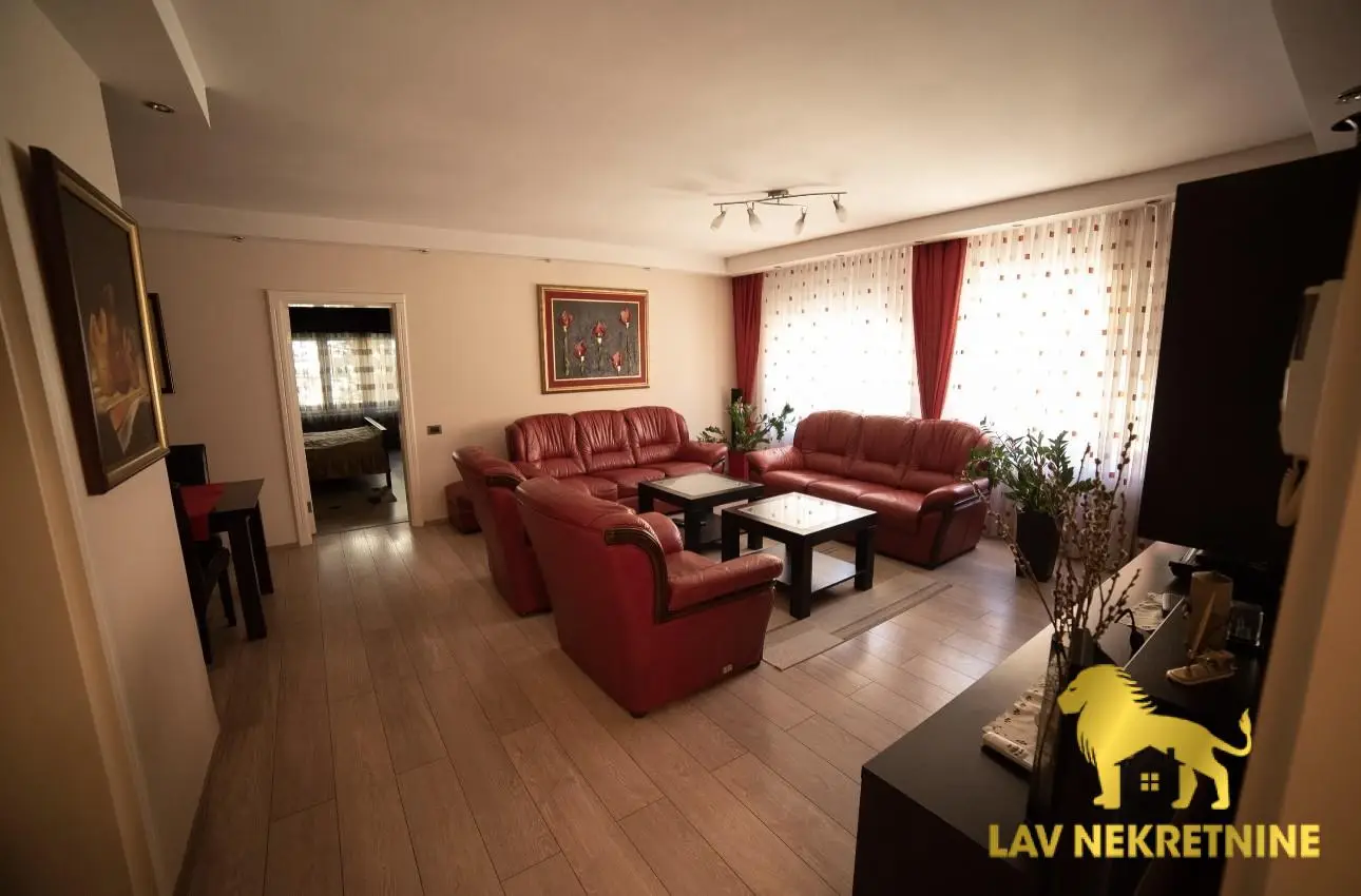 Beautiful four-room apartment for rent in a highly attractive location, city center, right next to Spens. Vase Staj