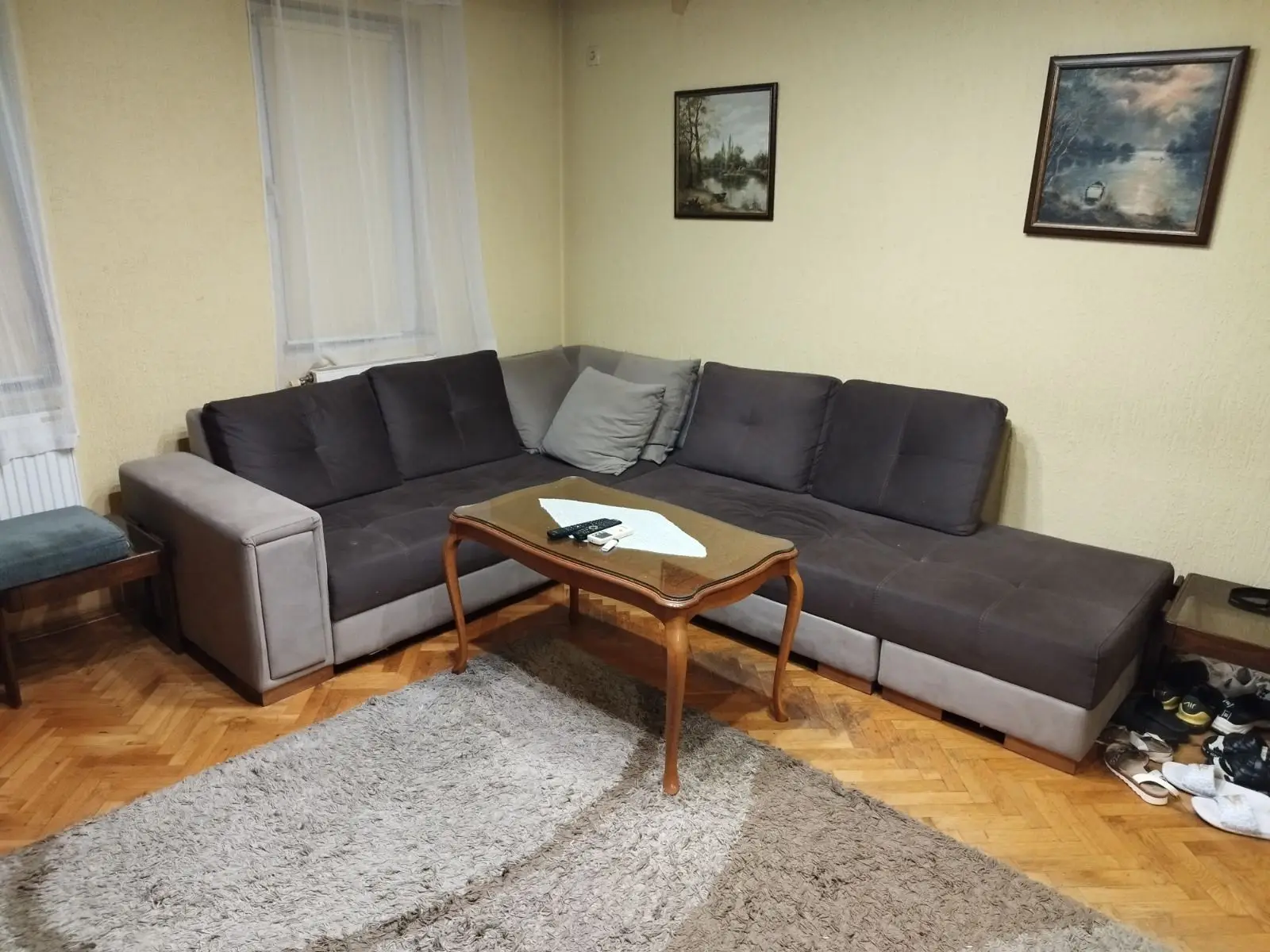 <p>Comfortable three-and-a-half room apartment in Nova Detelinara, 1st floor, excellent layout, dual orientation, large yard with plenty of p
