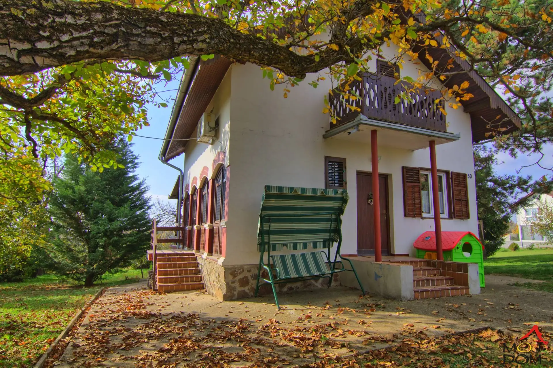 We are selling an exceptional business-tourism opportunity!
On the road towards Irig, we are offering four plots with a total area of about 8000m² and an impressive frontage on the main road, 70 meters wide. The plots have water and electricity, with gas brought up to the lots.

O