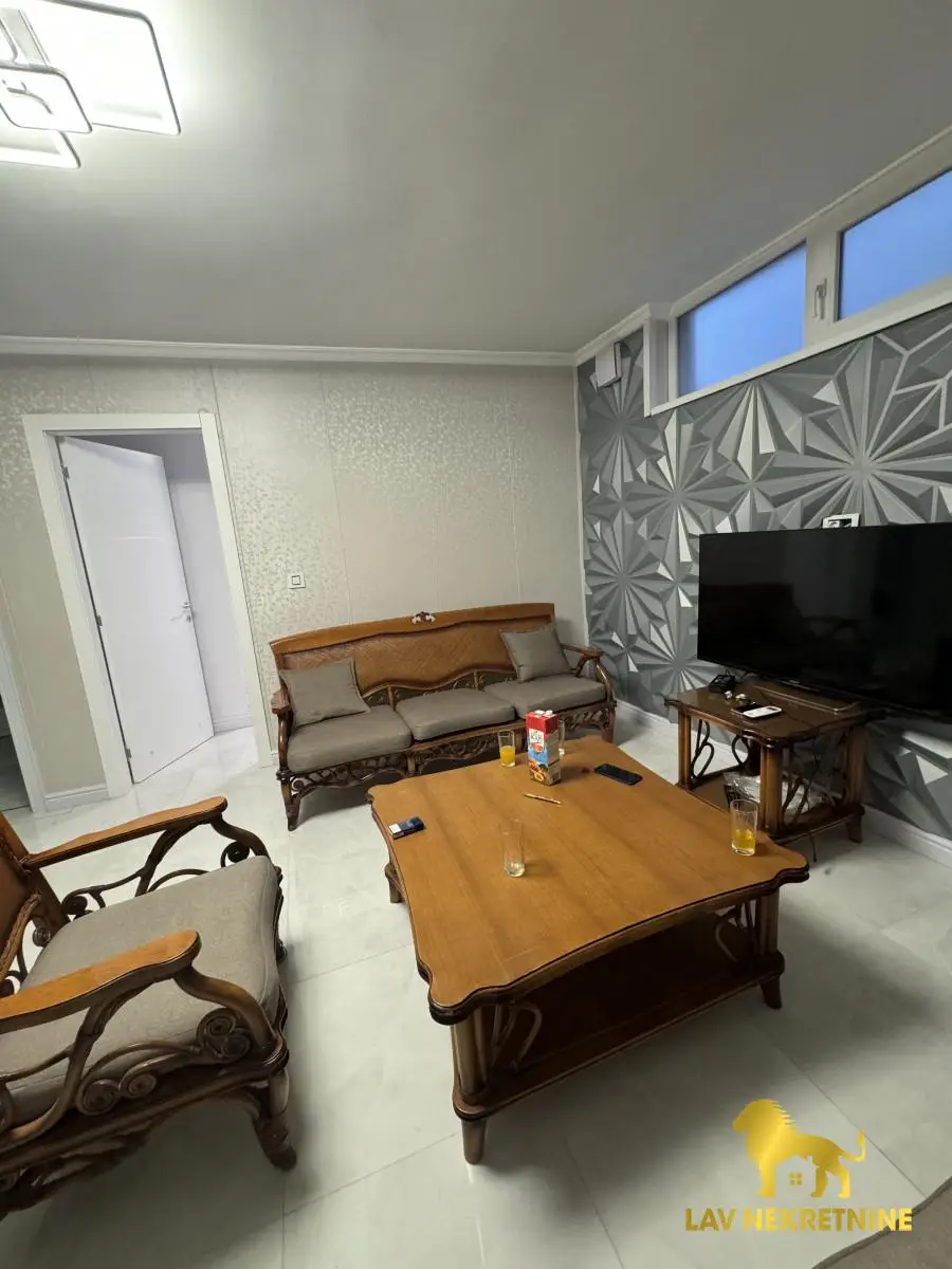 FURNISHED TWO-AND-A-HALF-ROOM APARTMENT FOR RENT NEAR THE CENTER, IN THE BASEMENT OF THE BUILDING. Underfloor heating. Low bills   RB:12313131