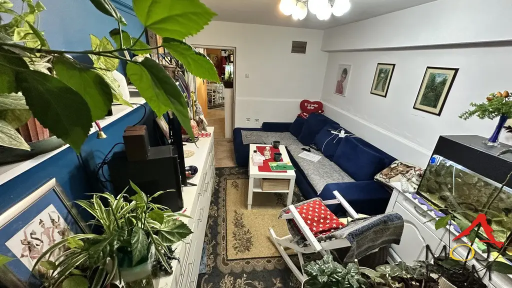 We are selling a basement apartment of 54m² in an excellent location. The apartment is functionally organized as a small two-and-a-half-room apartment and has access to a courtyard terrace, providing additional comfort and privacy. There is also a parking space in the building’s yard