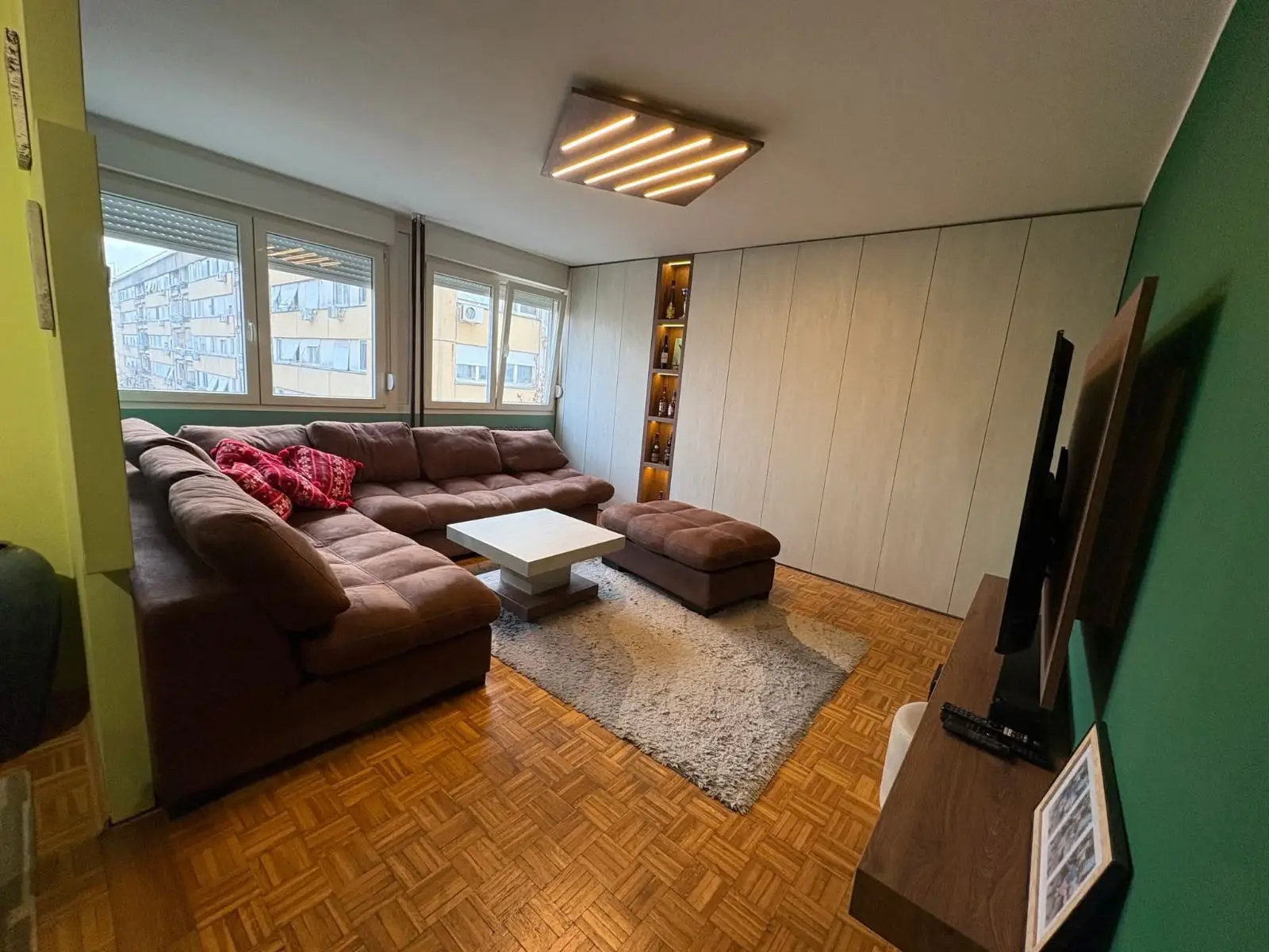 Novi Sad, Novo Naselje in a beautiful area with all amenities for comfortable family life, excellent three-room apartment for sale