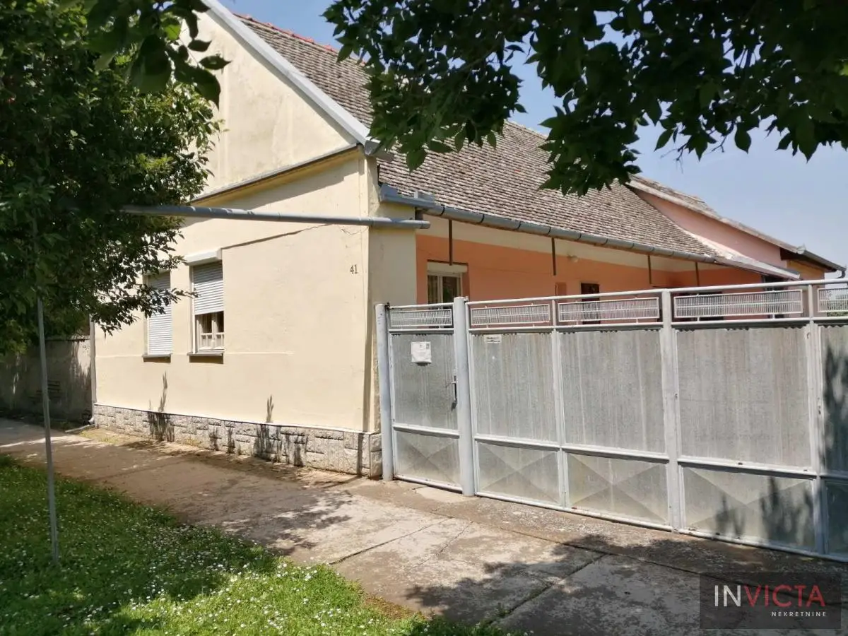 House in Zmajevo / Vrbas