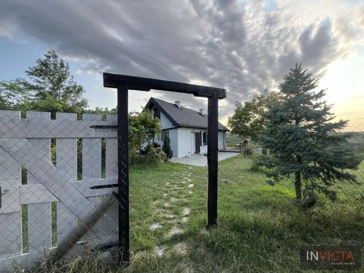 Charming weekend house with a beautiful view