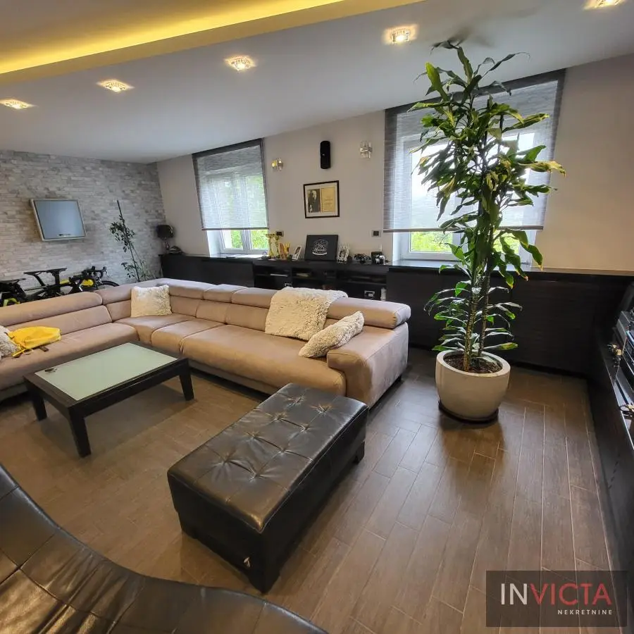 FIVE-ROOM APARTMENT WITH TWO GARAGES-GRBAVICA