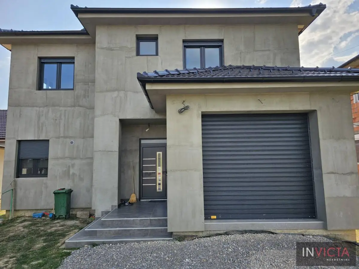 EXCELLENT NEW FAMILY HOUSE