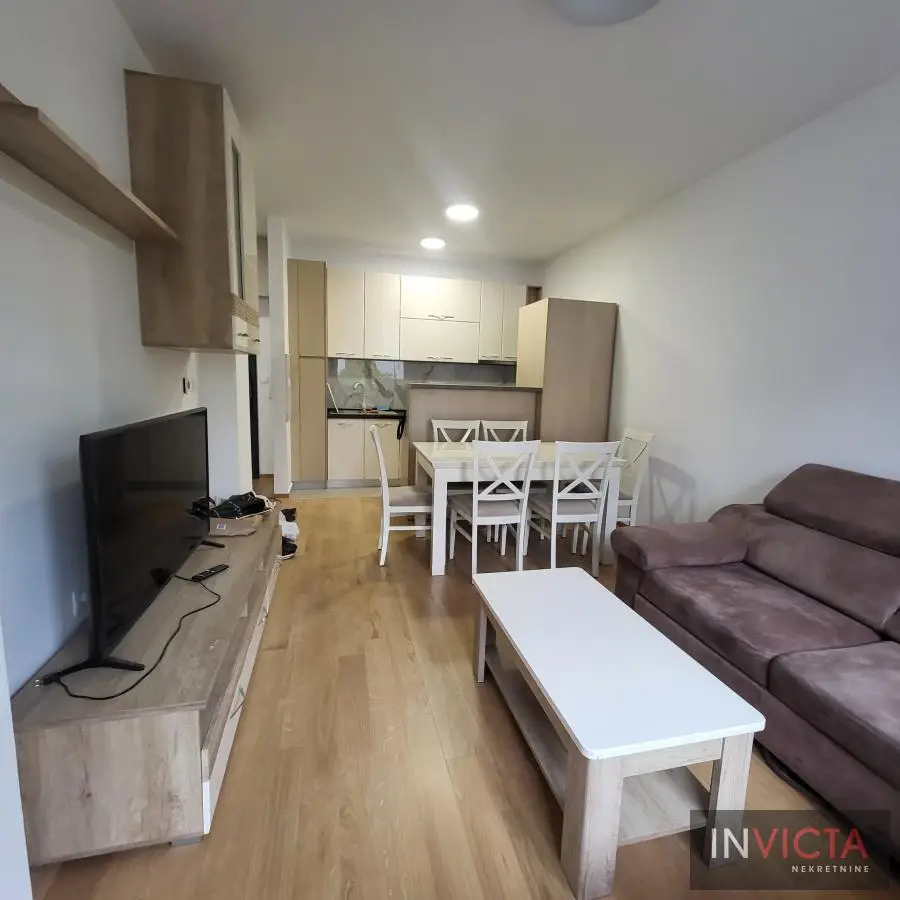 New three-room apartment with parking-Bulevar