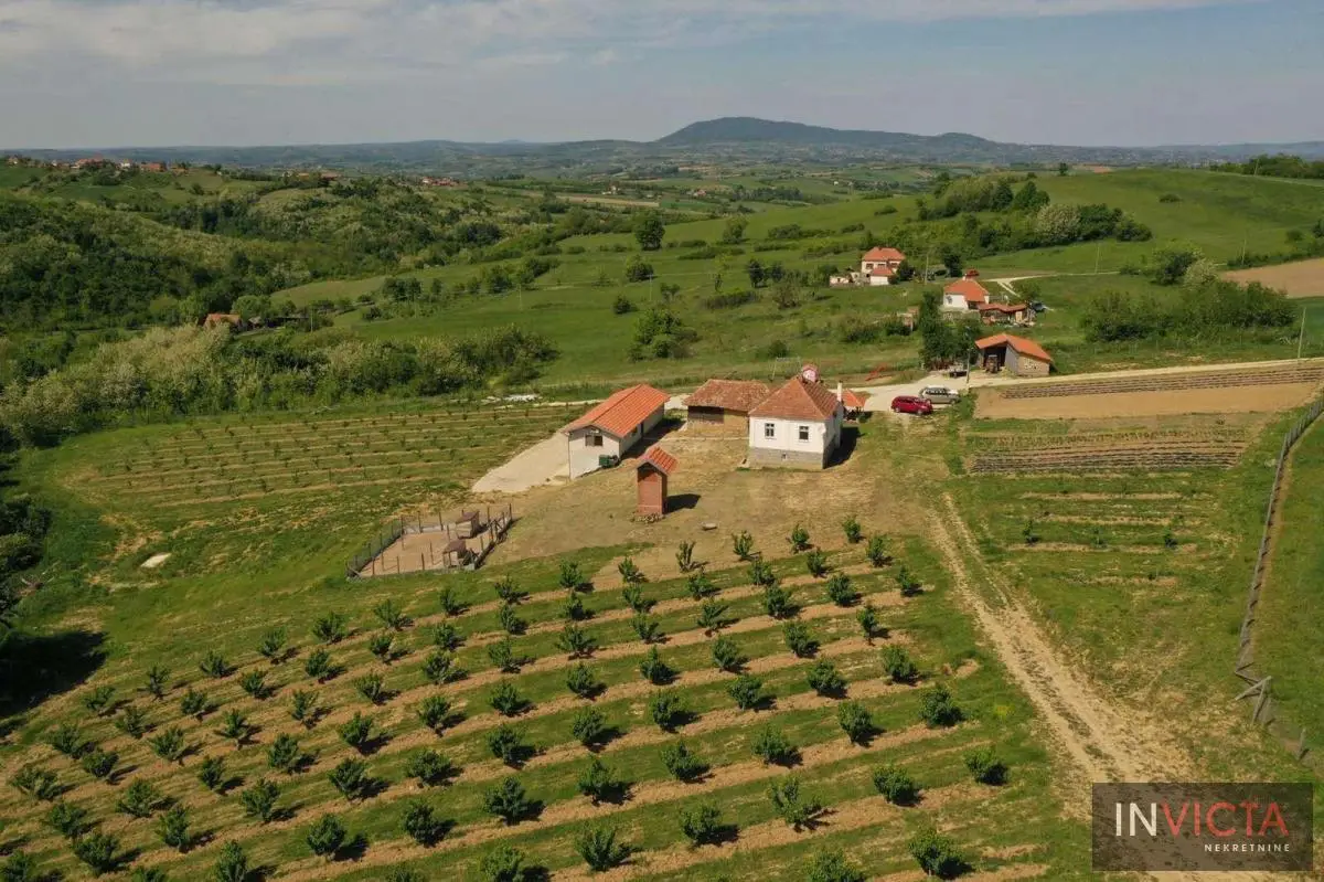 Beautiful agricultural property with buildings and a lake