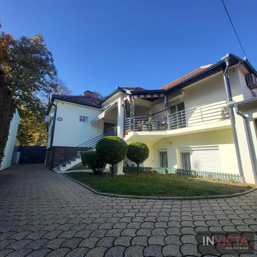 Prelepa porodična kuća-Adamovićevo naselje